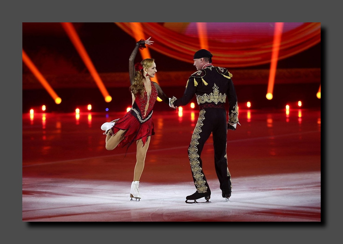 Татьяна Навка с Романом Костомаровым весной 2026-го. Скриншот https://t.me/navkatatiana