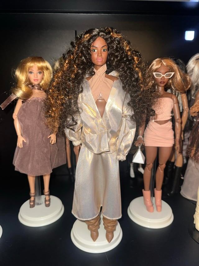 Барби с молдом Вальдорф из 2 волны Barbie Basics - Клеопатра, живые фото наборов, кукол и париков 