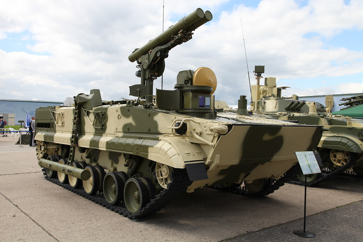 Самоходный противотанковый ракетный комплекс 9П157-2, как экспонат выставки «Технологии в машиностроении — 2012». Фотография в свободном доступе.