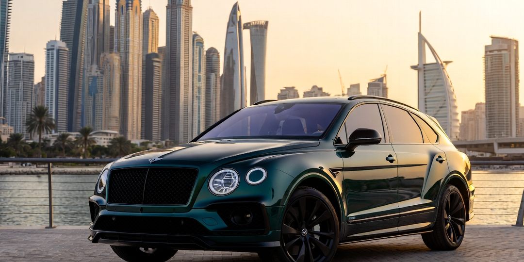 Bentley Bentayga на дорогах Дубая