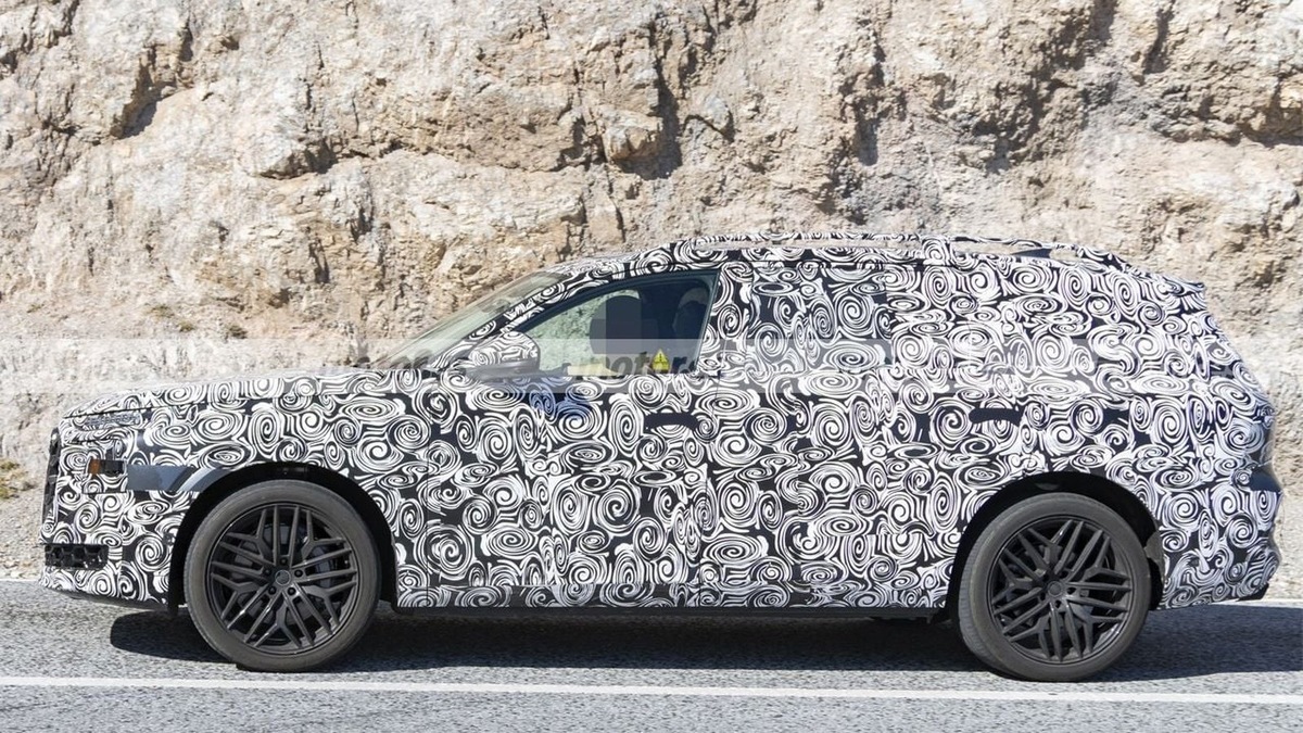    Длина Audi Q9 более 5 метров