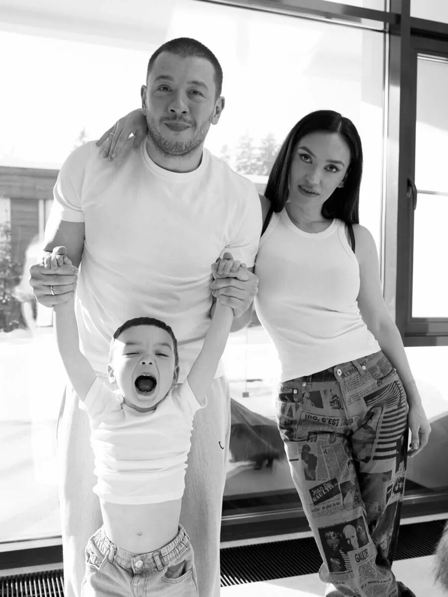 Ольга Серябкина с мужем и сыном📷
