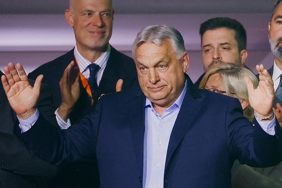   Первая причина - усталость венгерского общества, в основном молодого поколения, от самой фигуры Орбана REUTERS