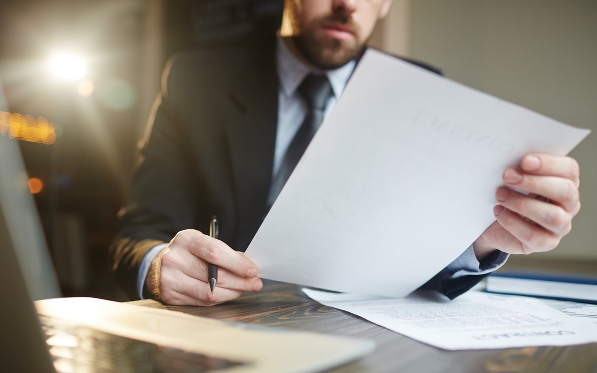    Совладелец белгородского производителя стеклопакетов судится с директором за 221 млн рублей Изображение от pressfoto на Freepik