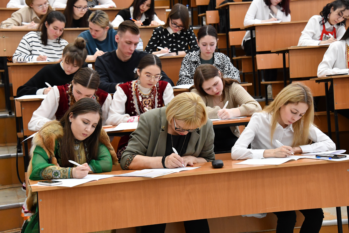     Әйҙә, диктант яҙырға!