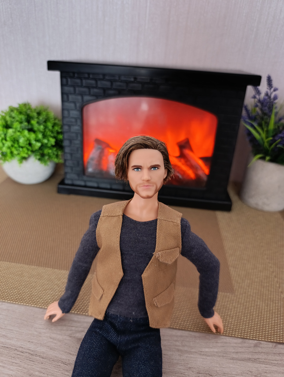 Это портретная модель Оуэна Грейди- бывшего морпеха и дрессировщика велоцирапторов, роль которого исполнил актёр Крис Прэтт.