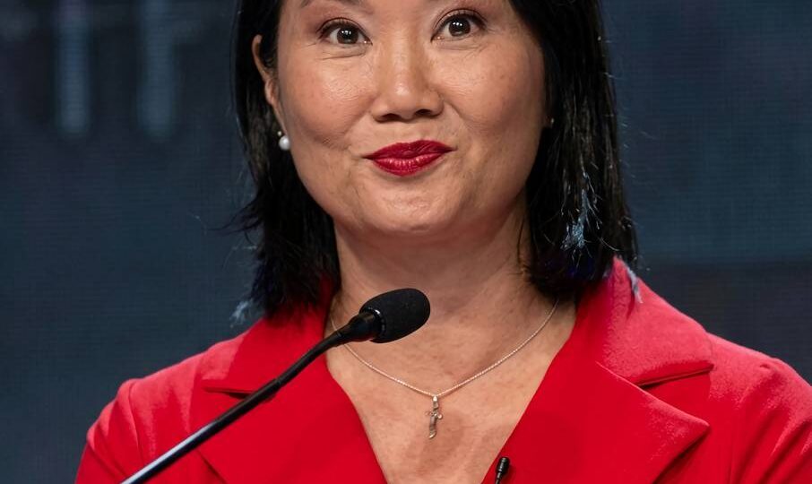 Лидер правых Кайко Фухимори лидирует на выборах президента Перу