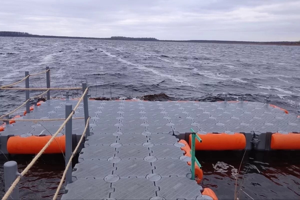    Понтонный пирс установили на озере Цевло в Бежаницком районе