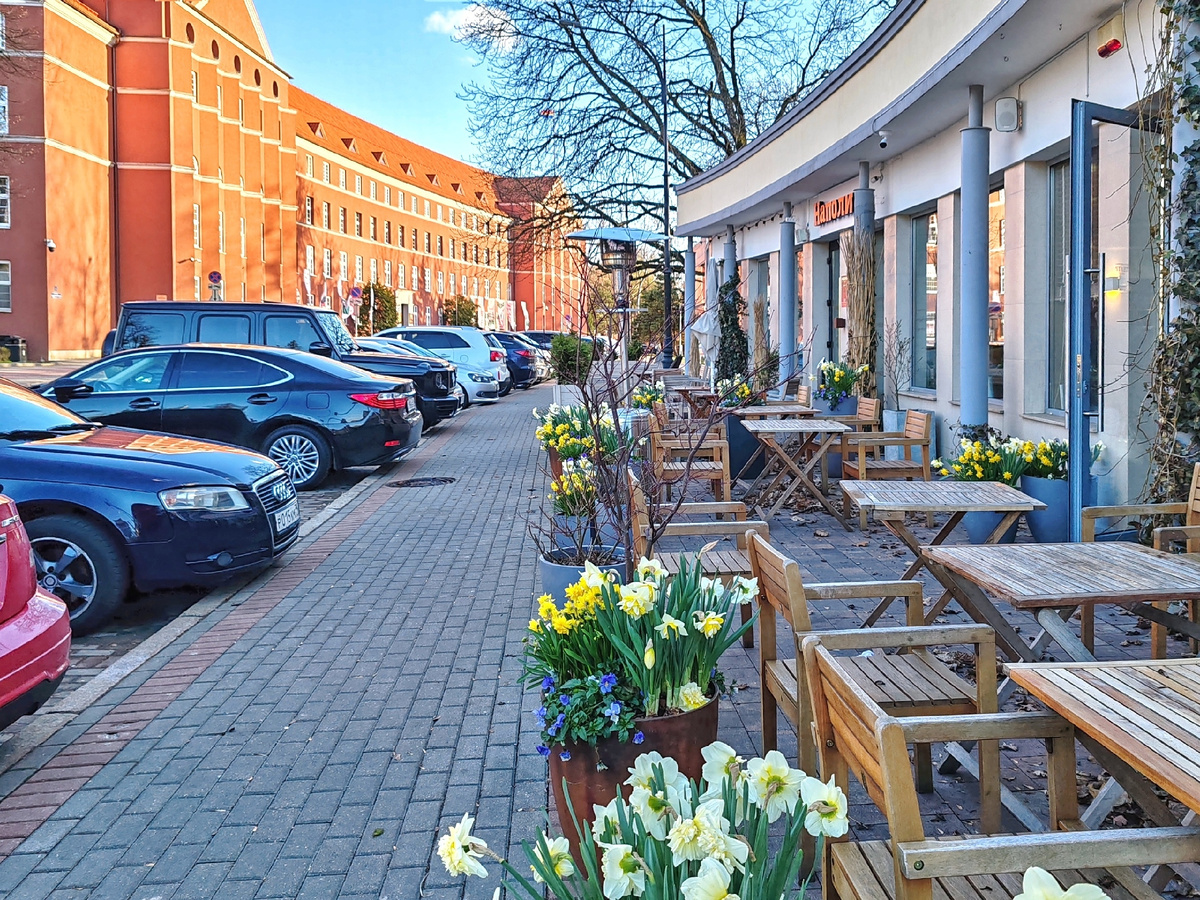 Здание Правительства Калининградской области. Ресторан Наполи. Калининград, апрель 2026