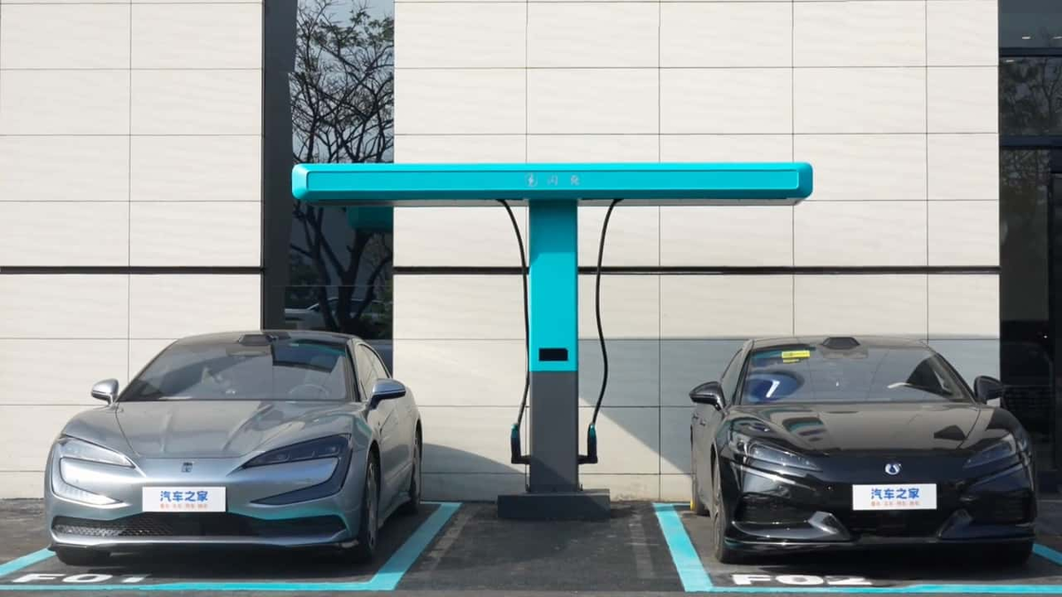 Станции быстрой зарядки BYD уже функционируют в Китае, и они доказали на практике свою дееспособность