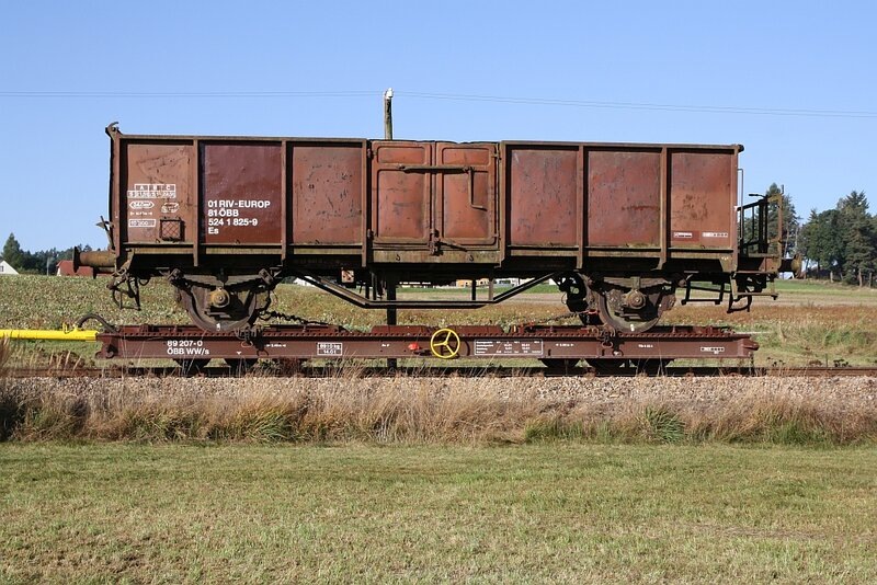 Транспортная тележка груженая открытым вагоном. Источник Google.