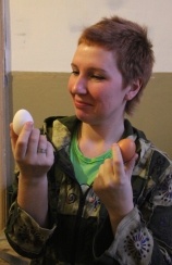 
Коричневое яйцо сварить или белое? Конечно, белое! Ведь в коричневых яйцах чаще бывает кровь, а это очень некошерно