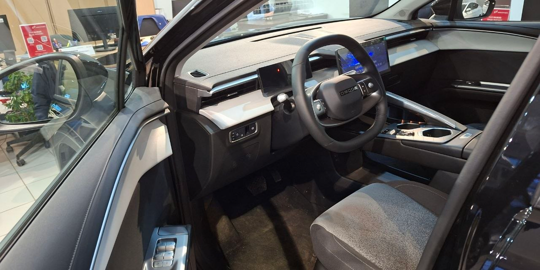 В России продано свыше 100 тысяч кроссовер С5 за 4 года. Это прямой конкурент Лады Азимут. Не опоздал ли АвтоВАЗ?