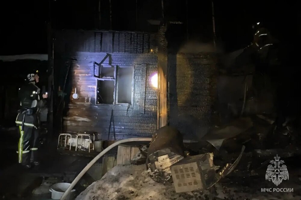    Во время тушения пожара. Фото: Пресс-служба ГУ МЧС по ХМАО-Югре