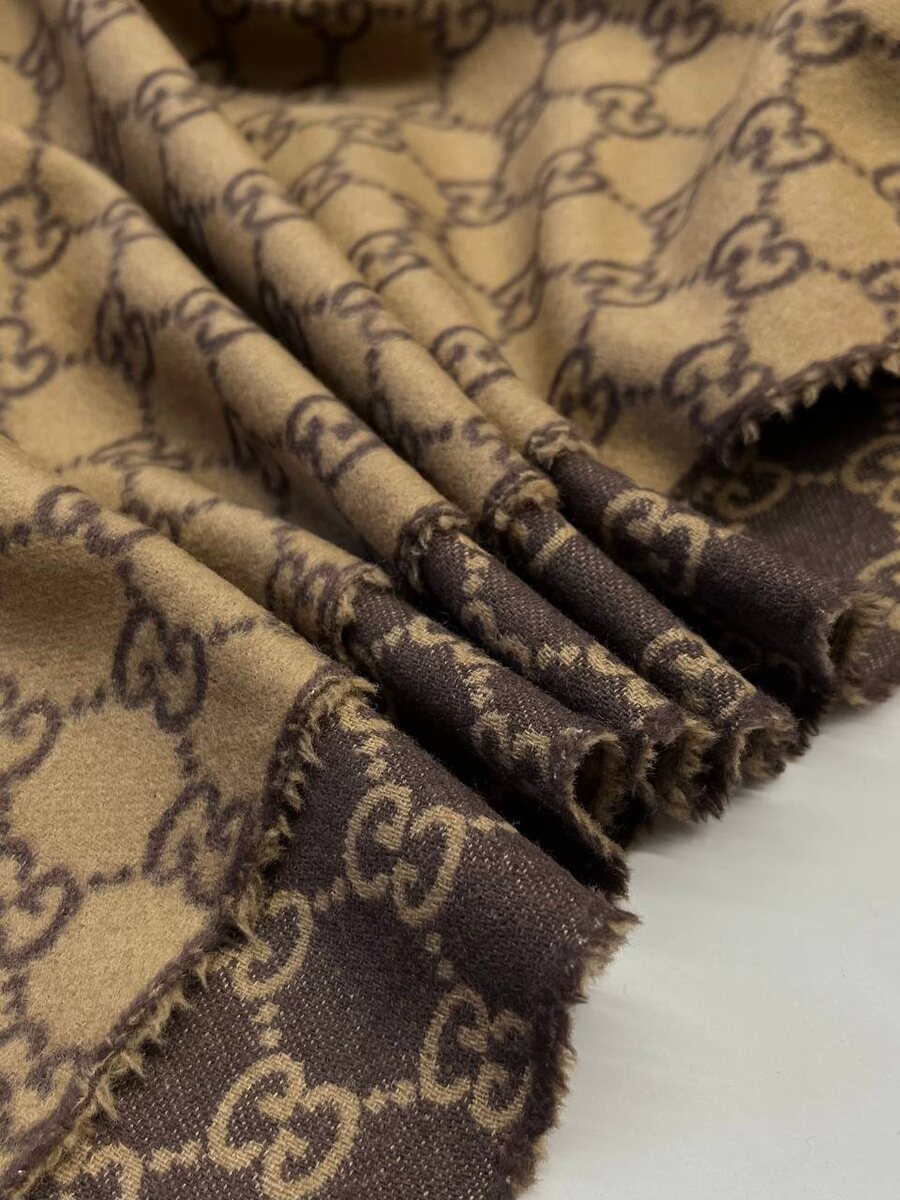 шерсть 72% кашемир 28% 
Ширина: 144 см 
Артикул: 1700503
Цена: 8300₽/м 