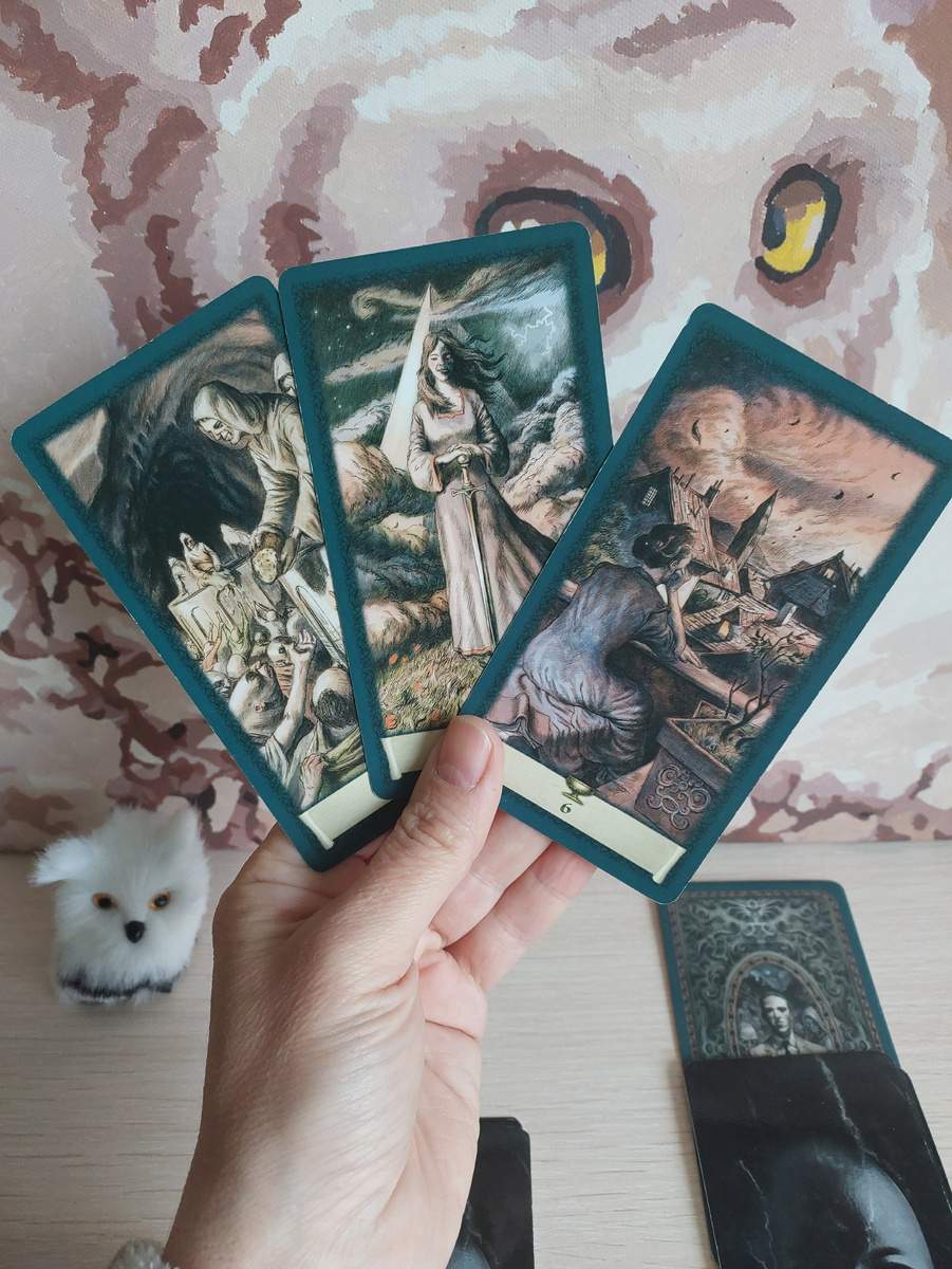 Шестёрка Пентаклей. Паж Мечей. Шестёрка Кубков