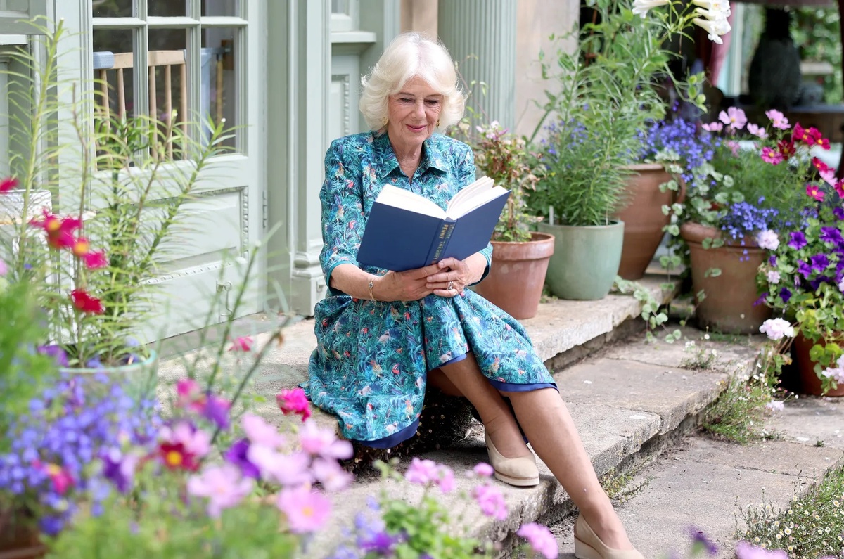 Свой книжный клуб есть у королевы Великобритании Камиллы,