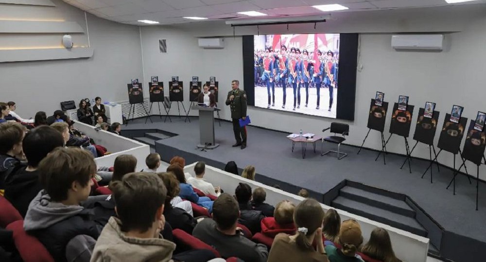 Генерал-майор Николай Долонин встретился со студентами в столице Адыгеи