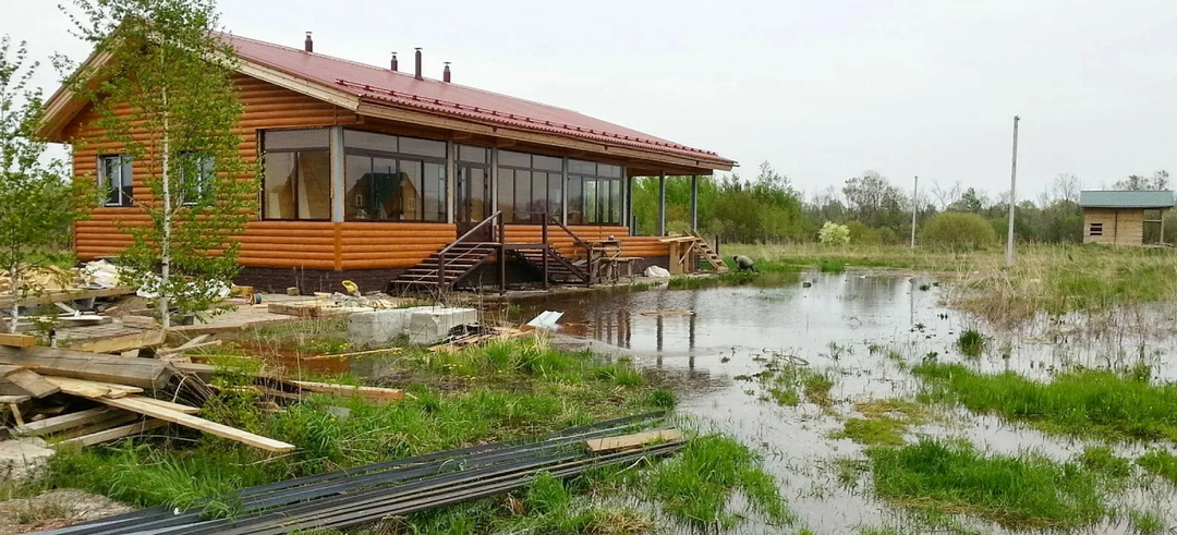 Особенности участков в зоне повышенной водной нагрузки: риски и нюансы строительства