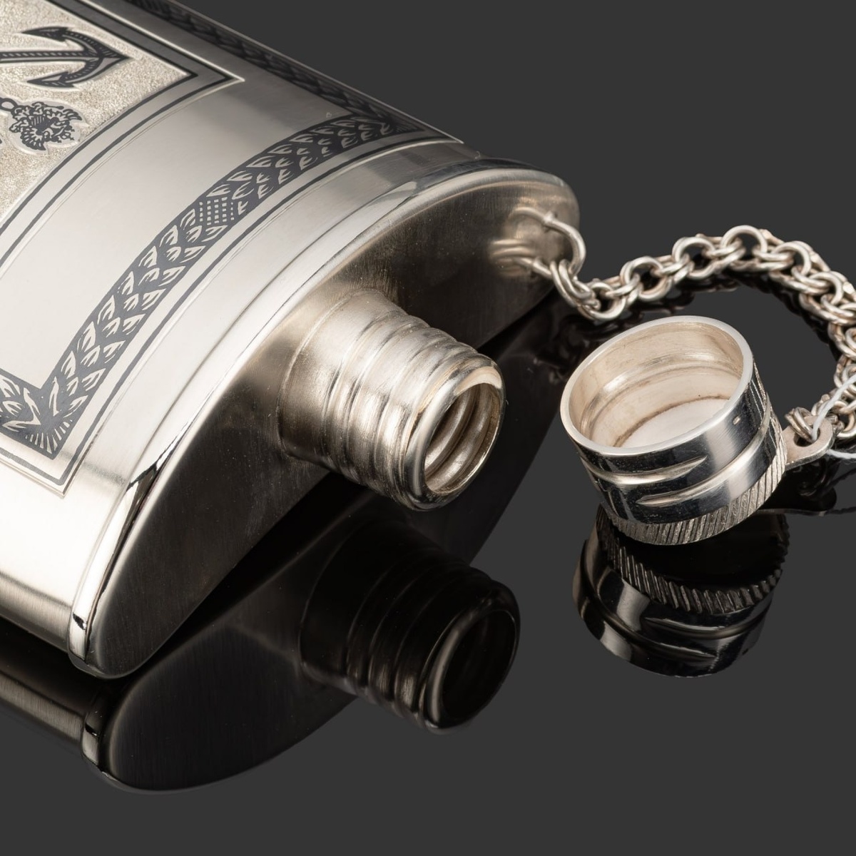 Фляжка, серебро 925 пробы, чернение, золочение, Российская Федерация, 2025 г.