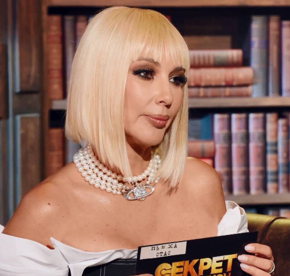    Лера Кудрявцева вручила певцу конверт с его секретомФото НТВ