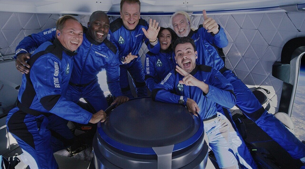 Требования к космонавтам для суборбитального полёта более мягкие, чем для орбитальных экспедиций. Достаточно пройти 2–3-дневную тренировку и не иметь серьёзных патологий, вызывающих сильное головокружение или потерю сознания. Фото: Filipe Rabelo / Wikimedia