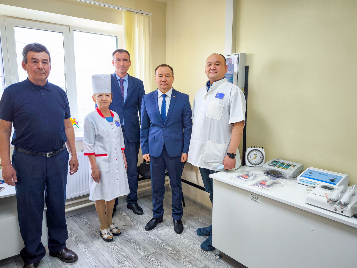     Бурибаевский ГОК передал амбулатории села новое медоборудование