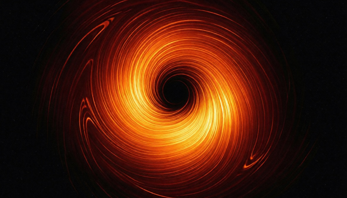 В 1974 году Стивен Хокинг доказал, что чёрные дыры испускают излучение (излучение Хокинга) из‑за квантовых эффектов у горизонта событий.