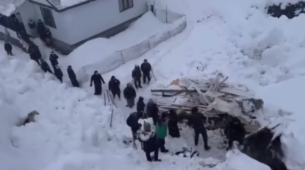 В Дагестане спасли мать и ребенка после схода лавины