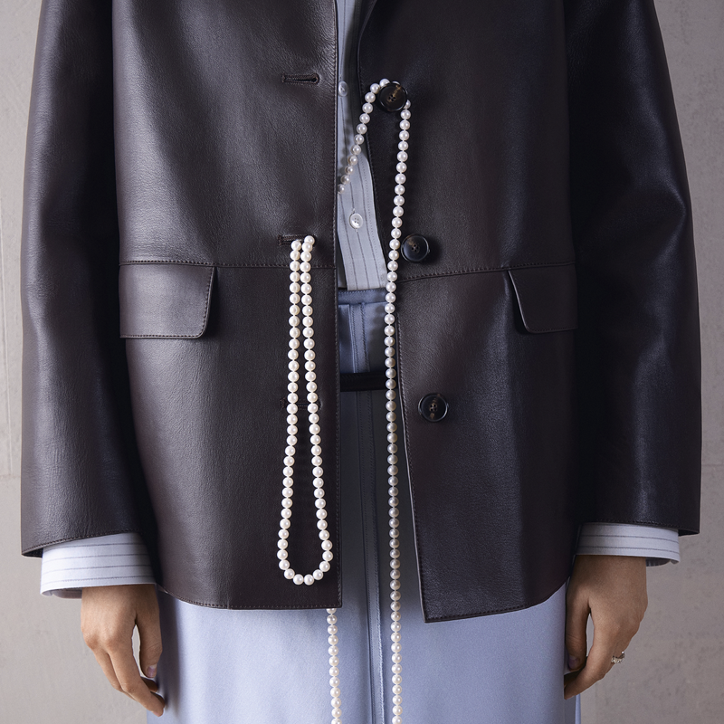 На фото: колье Mercury Pearl