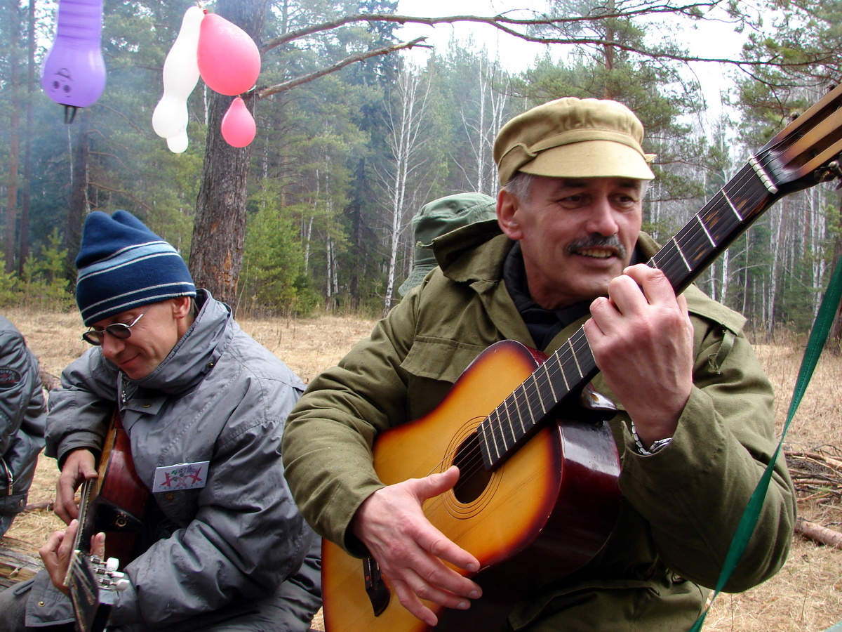  Василий Соняк на совсместном Первомайском лесном слете АТУ и хоровой капеллы УПИ