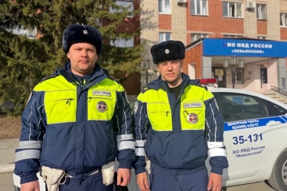    Автоинспекторы из Невьянска помогли экстренно доставить ребёнка в больницу