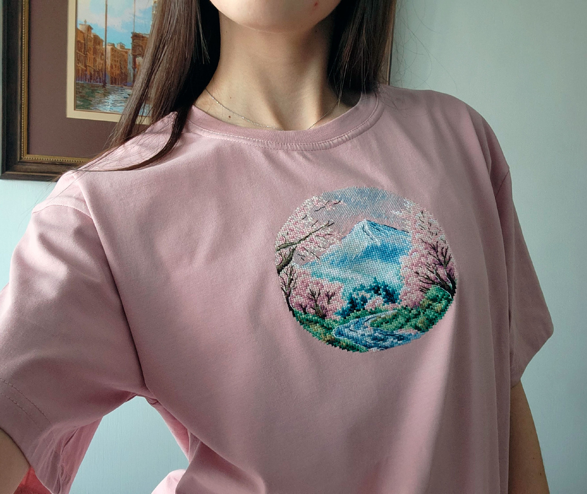 Фото Анны Рытиковой, взятое с канала ВК "Авторские схемы вышивки Александры Андреевой"