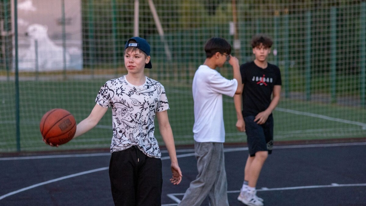    На Ямале с 1 июня в регионе начинается ежегодная летняя трудовая кампания. Фото: Сергей Зубков / "Ямал-Медиа"