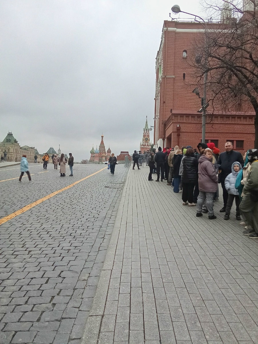 Очередь в мавзолей Ленина. Фото Автора