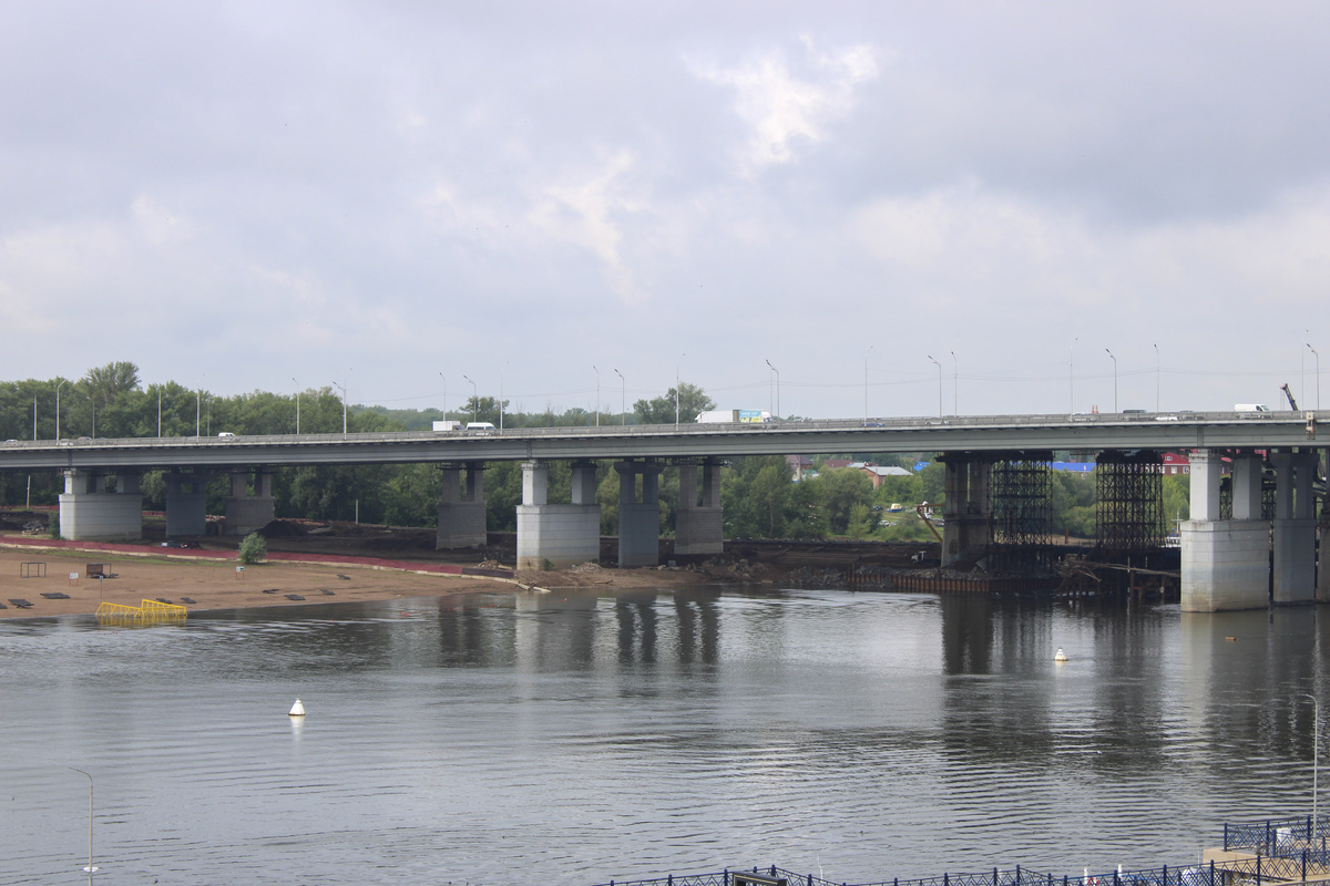 В момент обрушения людей на переправе не было, жертв удалось избежать.  Фото: Фото: ФедералПресс / Ксения Кобалия