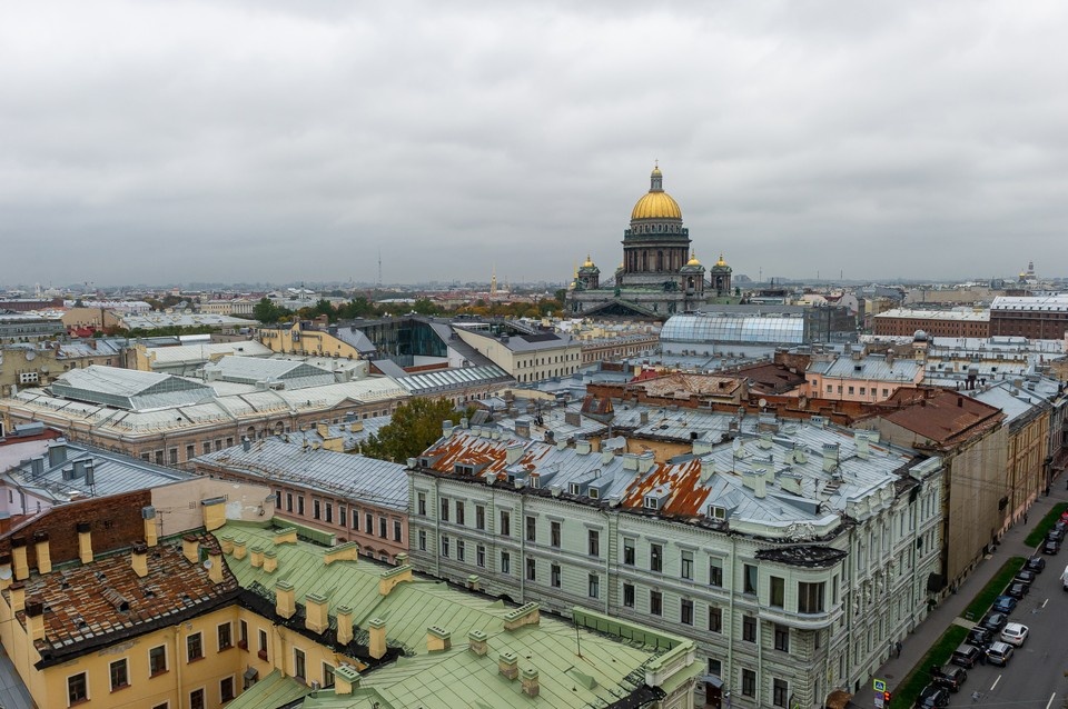    Смольный смотрит в сторону ИИ. Олег ЗОЛОТО