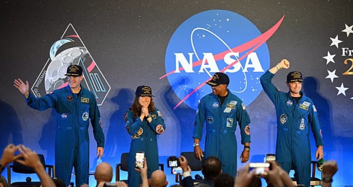 Поведение астронавта экипажа Артемис II Кристины Кох на пресс-конференции вызвало вопросы после совпадения её имени с базой актёров