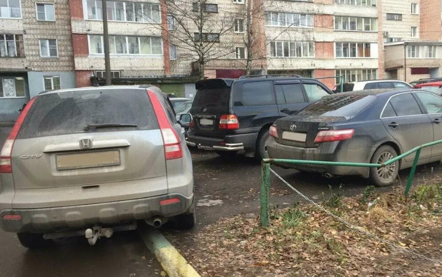 Как законно убрать цепи и столбики с парковки у дома: делюсь законными способами