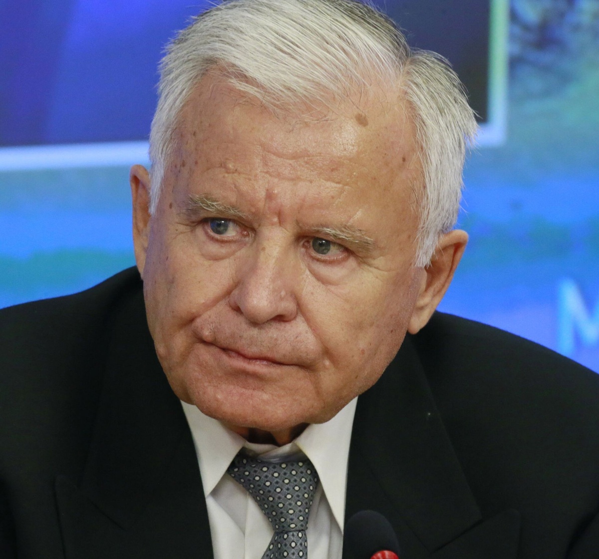 Заслуженный пилот СССР Олег Смирнов.