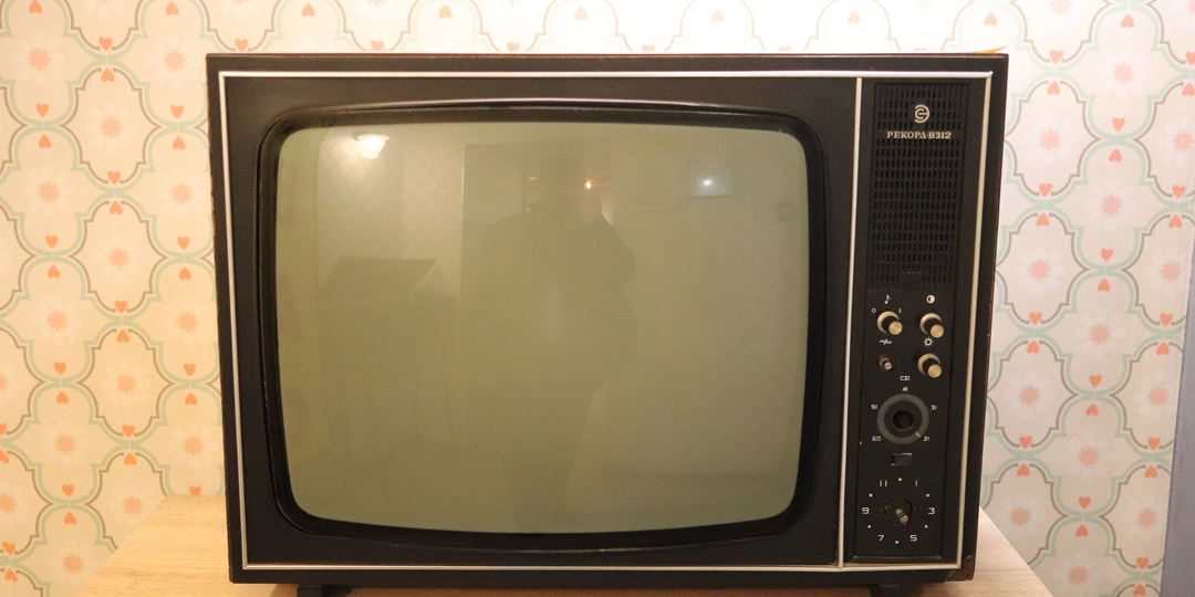 Почему даже в 1989 году в советской деревне предпочитали покупать черно-белые телевизоры