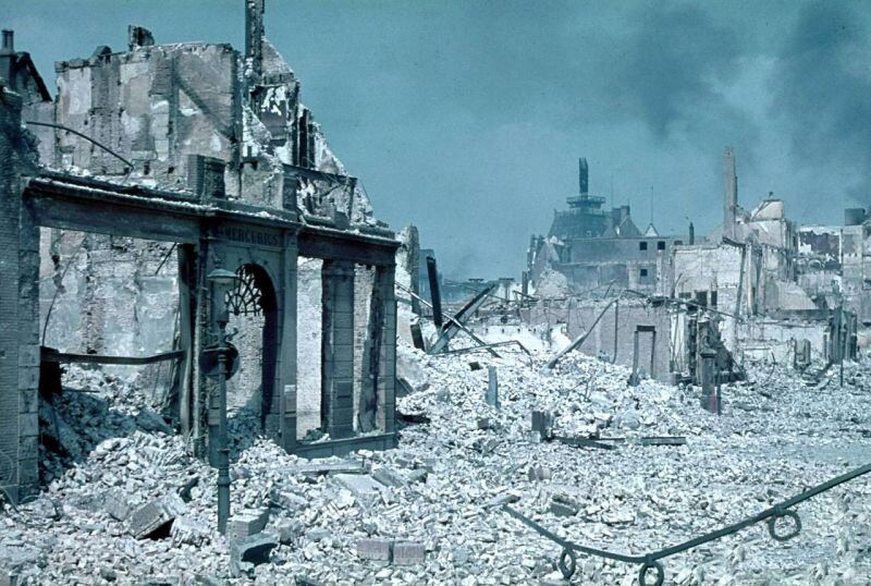 Разрушенный немецкой бомбардировкой Роттердам