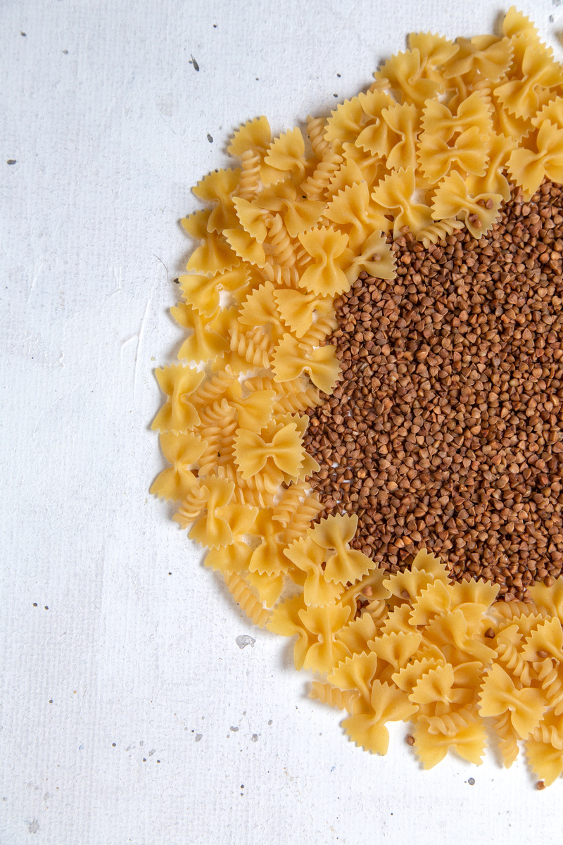 https://ru.freepik.com/free-photo/top-view-yellow-raw-pasta-little-formed-with-buckwheat-white-desk-pasta-italy-food-meal_9598990.htm#fromView=search&page=1&position=0&uuid=097f424b-a115-4b65-9e13-668852a36aab&query=%D0%B3%D1%80%D0%B5%D1%87%D0%BA%D0%B0+%D0%BC%D0%B0%D0%BA%D0%B0%D1%80%D0%BE%D0%BD%D1%8B