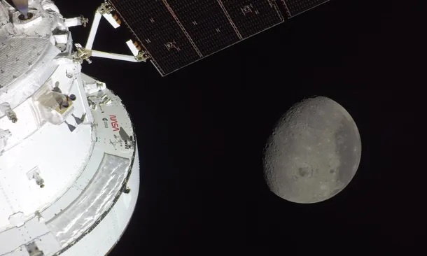 Луна зелёная и коричневая? Почему учёные уже в восторге от исторических лунных фотографий, сделанных «Артемидой-II»