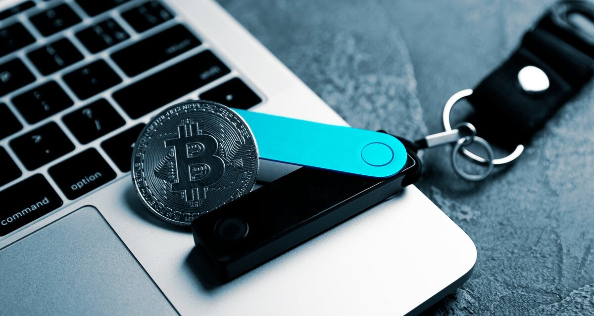 Сравнение форматов хранения: чем отличается холодный криптокошелёк для сбережений от горячего
