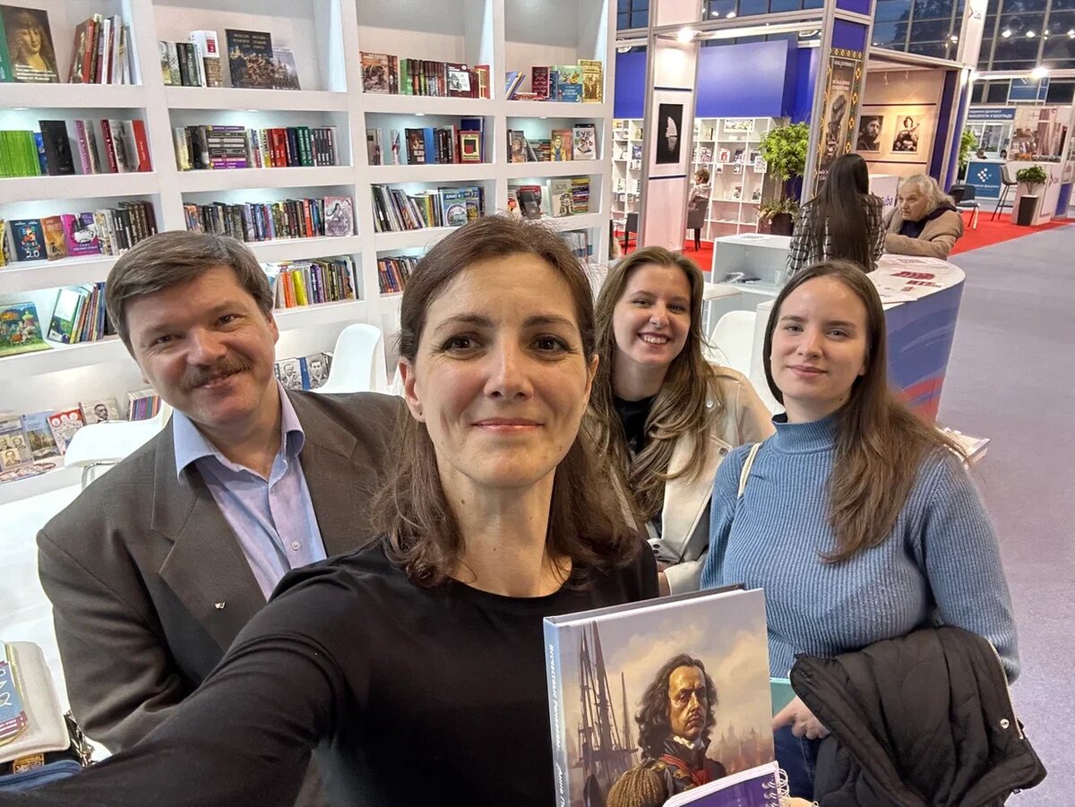 Международная книжная ярмарка в Белграде - Анна Пейчева, Дмитрий Гасин и зрители