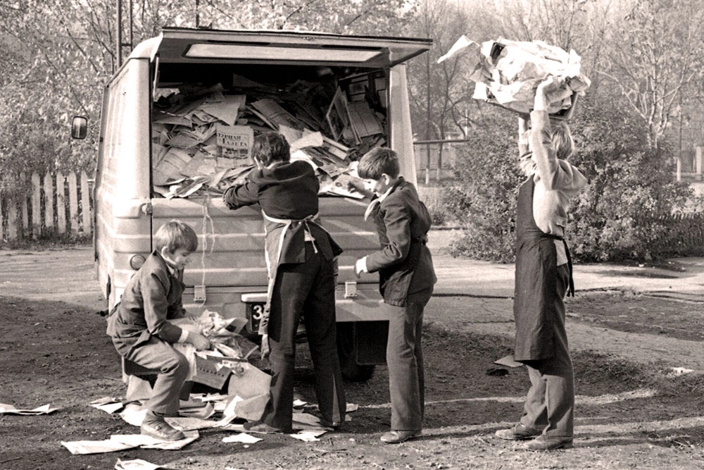 Сбор макулатуры регуляно проводился в школах