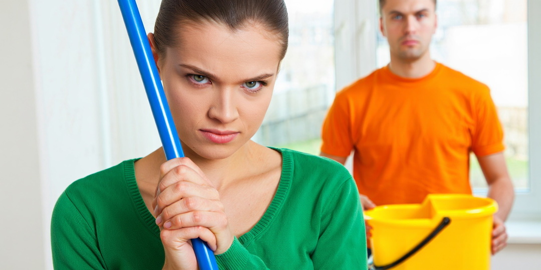 Муж решил, что пылесос мне не положен: забрал мои 50 тысяч и велел мыть полы руками — «Молодая ещё»