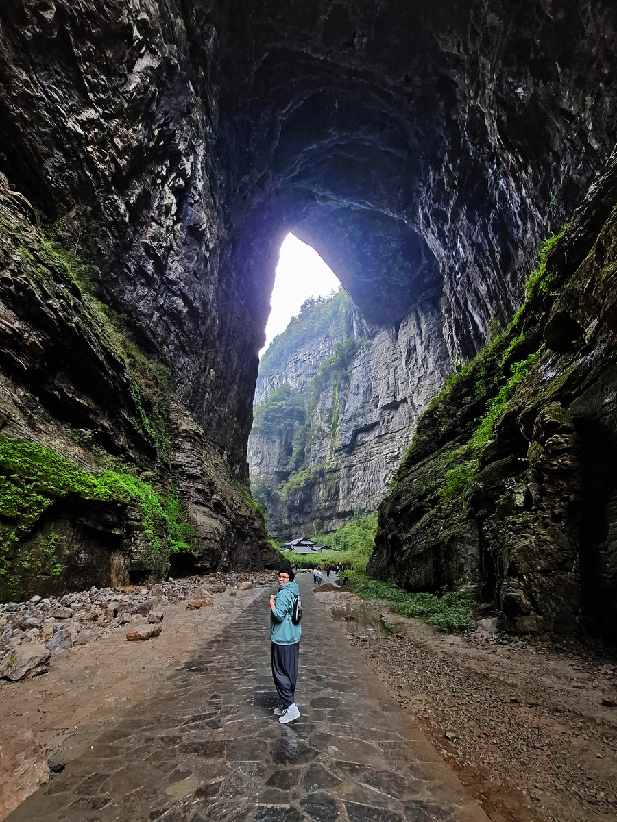 Одна из арок в Карстовом парке Улун (Wulong Karst geological park), который является объектом Всемирного наследия ЮНЕСКО. Фото автора.