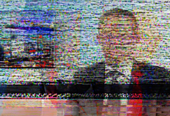 Помеха (даже такая сильная, как на фото) не вырубает аналоговое ТВ полностью, не фризит его, а временно ухудшает его качество, сохраняя непрерывность восприятия информации